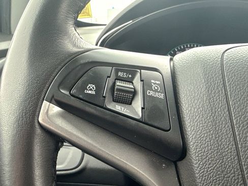 Certified 2022 Chevrolet Trax LT w/ Midnight Edition image 37