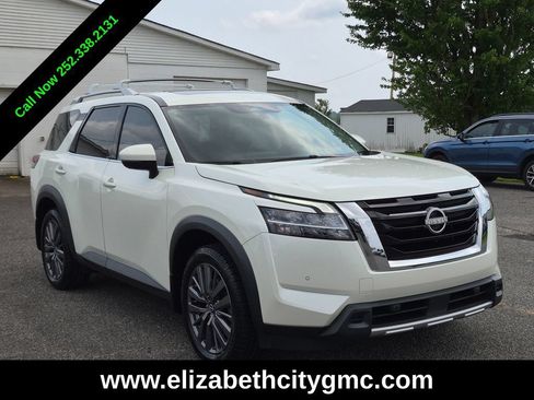 Used 2024 Nissan Pathfinder SL w/ SL Premium Package FWD image 4
