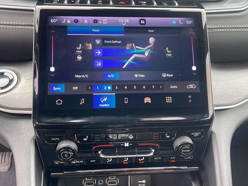 Used 2025 Jeep Grand Cherokee L Limited w/ Black Appearance Package image 17