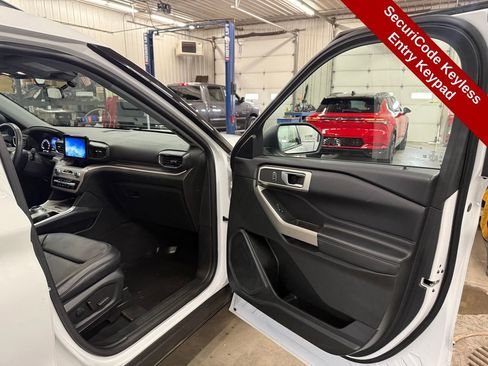 Used 2023 Ford Explorer XLT w/ Equipment Group 202A AWD/4WD image 44
