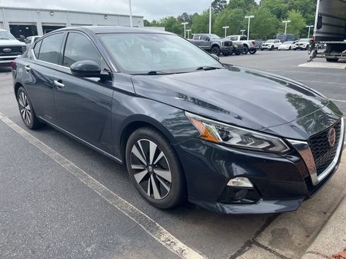 Used 2019 Nissan Altima 2.5 SV FWD image 2