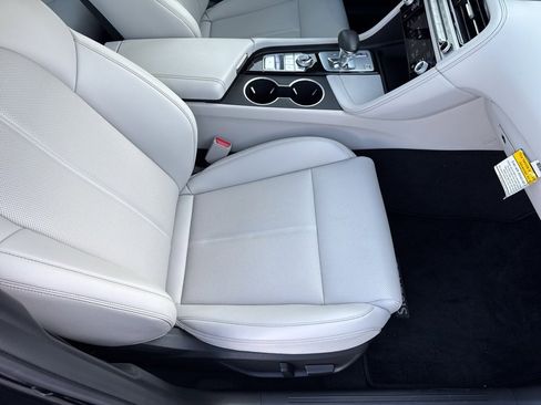 Used 2025 Genesis G70 2.5T image 18