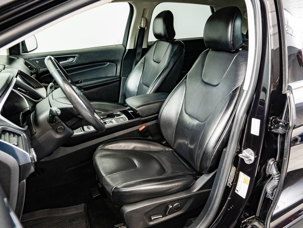 Used 2019 Ford Edge Titanium FWD image 23