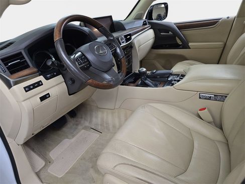 Used 2016 Lexus LX 570 4WD image 19