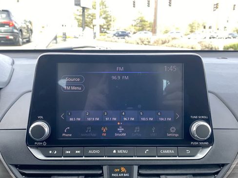 Used 2024 Nissan Altima 2.5 SV image 16