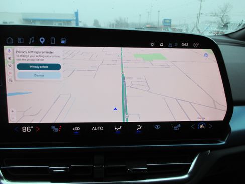 Used 2025 Chevrolet Equinox EV LT w/ Convenience Package image 16