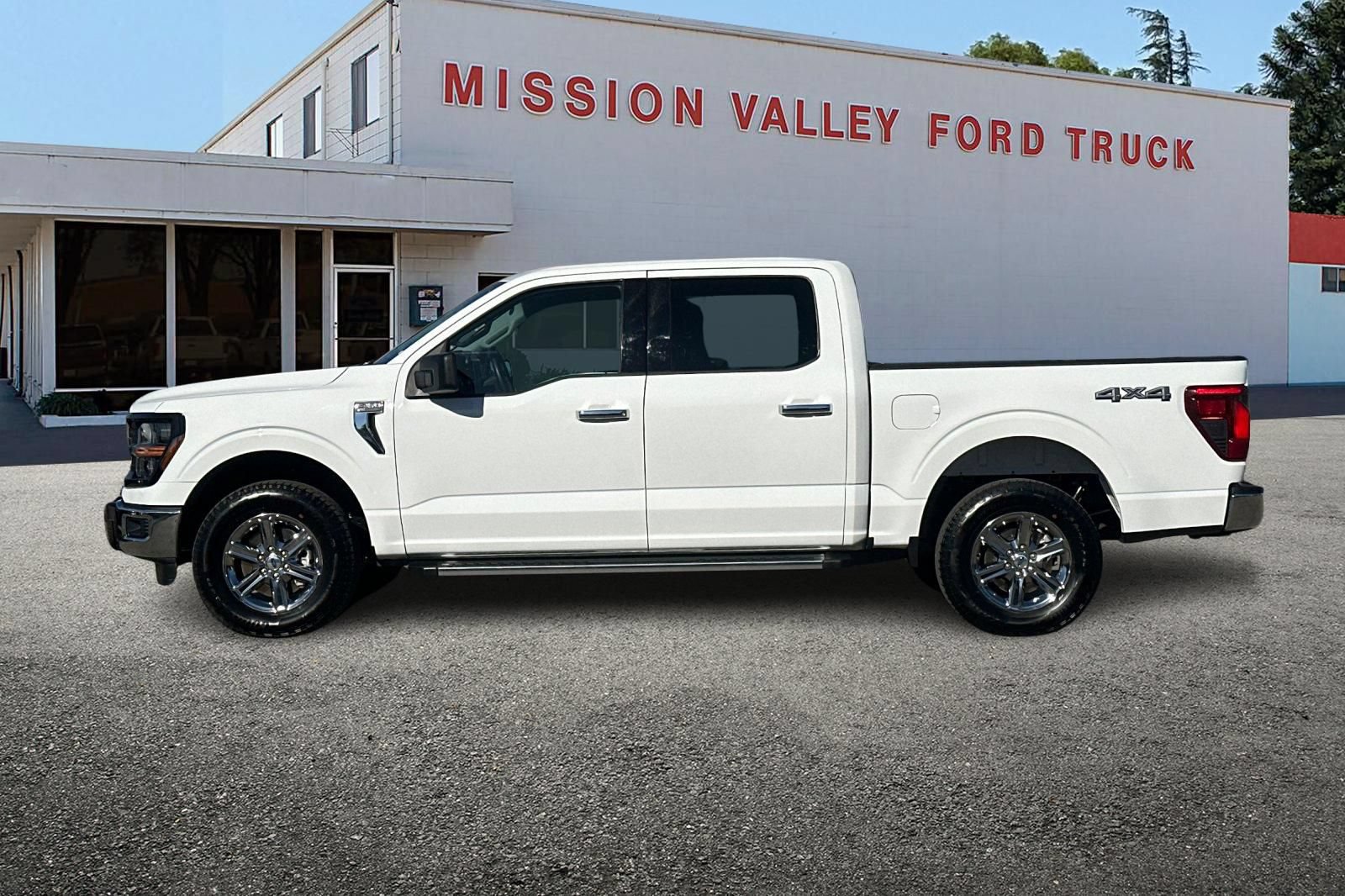 Used 2025 Ford F150 XLT w/ Equipment Group 301A Standard AWD/4WD image 7