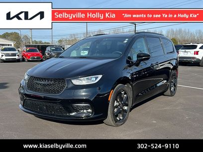 Used 2024 Chrysler Pacifica Limited w/ S Appearance Package
