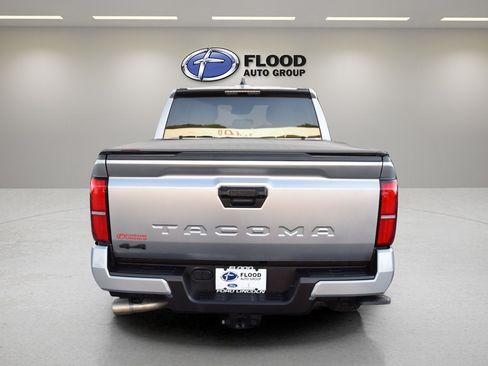 Used 2026 Toyota Tacoma SR5 AWD/4WD image 5