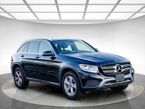 Used 2018 Mercedes-Benz GLC 300 4MATIC image 4