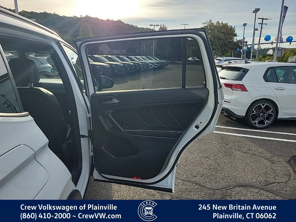 Certified 2022 Volkswagen Tiguan SE R-Line AWD/4WD image 46