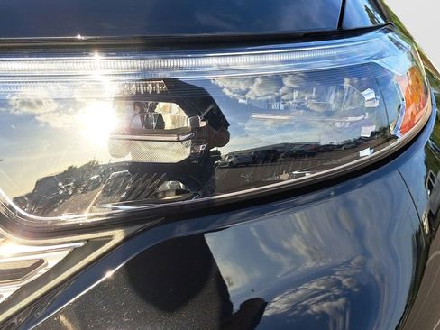 Used 2022 Ford Explorer Limited w/ Equipment Group 301A AWD/4WD image 23