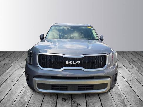 Used 2024 Kia Telluride EX w/ EX Captain's Chair Package FWD image 2
