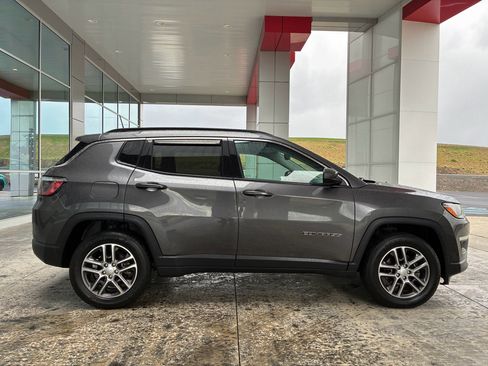 Used 2020 Jeep Compass Latitude AWD/4WD image 12