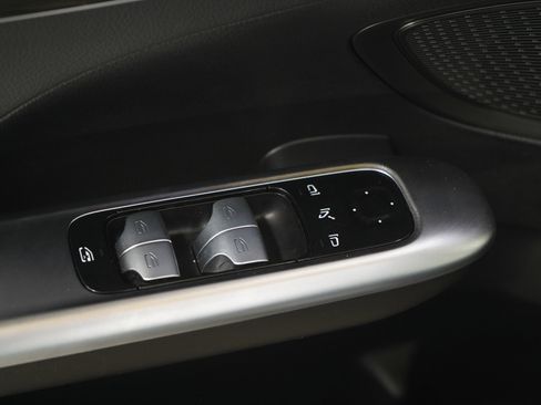 Used 2025 Mercedes-Benz C 300 4MATIC Sedan image 18