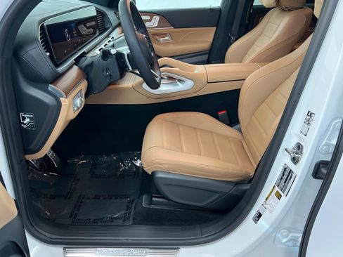 New 2026 Mercedes-Benz GLS 580 4MATIC image 17