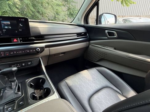 Used 2026 Kia Carnival FWD image 35