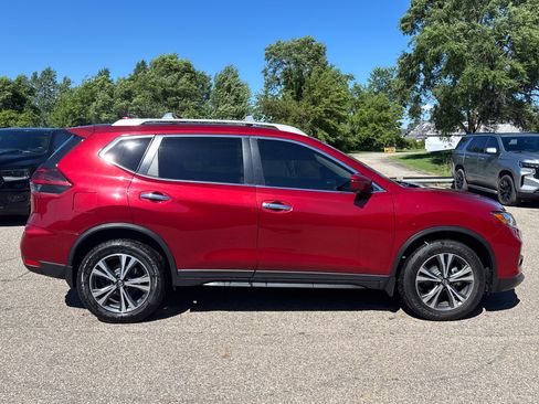 Used 2020 Nissan Rogue SV w/ Sun & Sound Touring Package AWD/4WD image 2