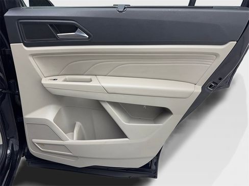Used 2023 Volkswagen Atlas SE w/ Panoramic Sunroof Package image 45