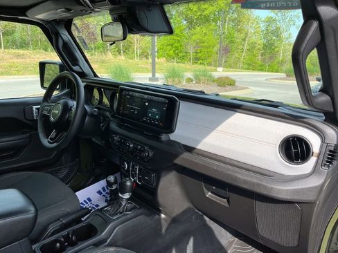 Used 2024 Jeep Wrangler Sport S image 10