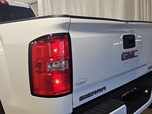 Used 2018 GMC Sierra 2500 SLT w/ All Terrain HD Package AWD/4WD image 38