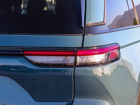 New 2026 Jeep Grand Cherokee Limited AWD/4WD image 10