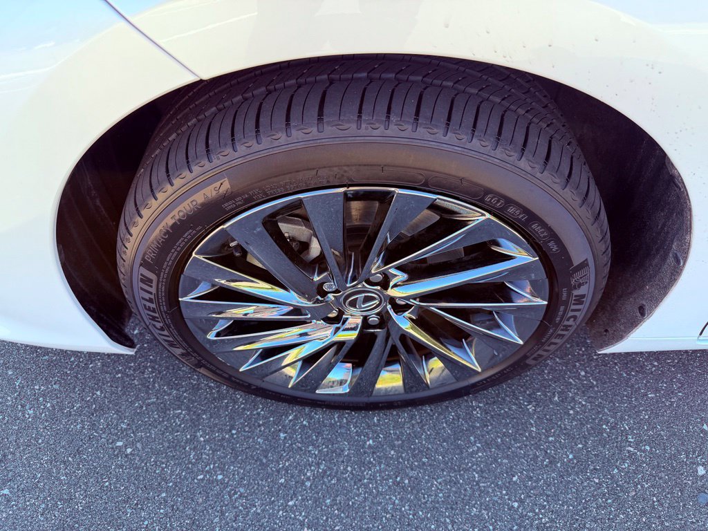 Certified 2024 Lexus ES 350 w/ Technology Package FWD image 16