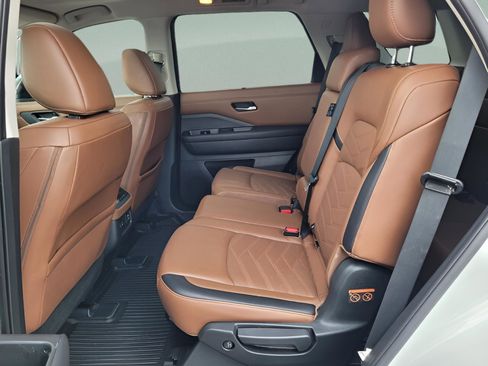 Used 2024 Nissan Pathfinder Platinum w/ Cargo Package image 15