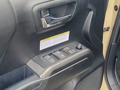 Used 2019 Toyota Tacoma TRD Off-Road AWD/4WD image 16