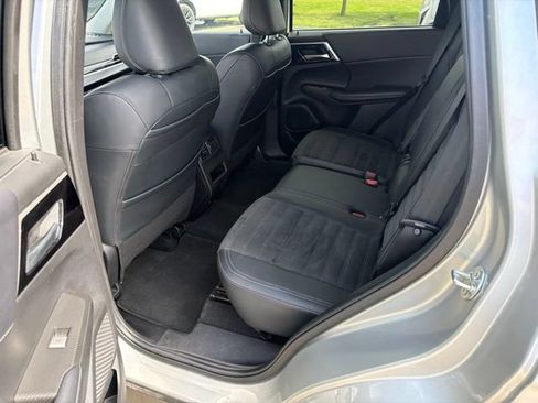 Used 2023 Mitsubishi Outlander SE AWD/4WD image 11