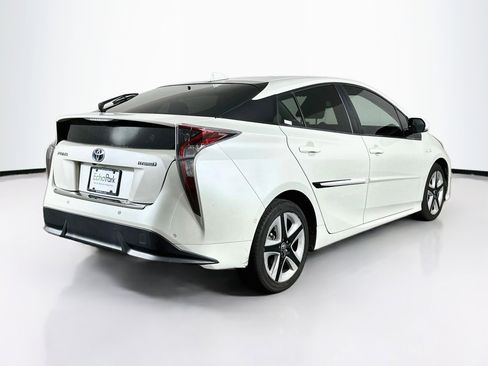 Used 2017 Toyota Prius Four Touring w/ Premium Convenience Package FWD image 9