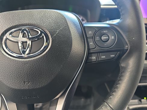 Used 2024 Toyota Corolla Cross AWD Hybrid w/ Moonroof Package image 17