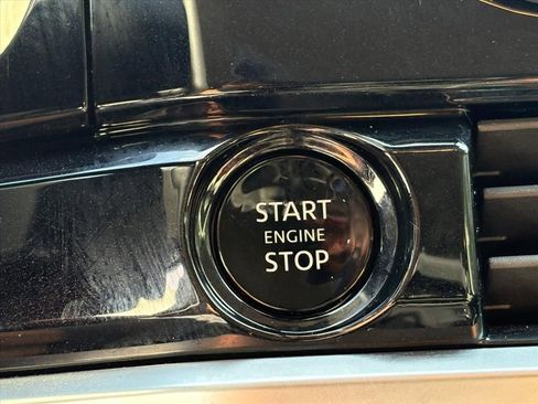 Certified 2025 Nissan Pathfinder SL image 14