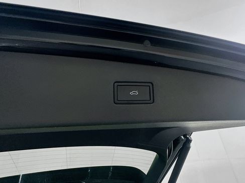 Used 2023 Volkswagen Tiguan SE image 28