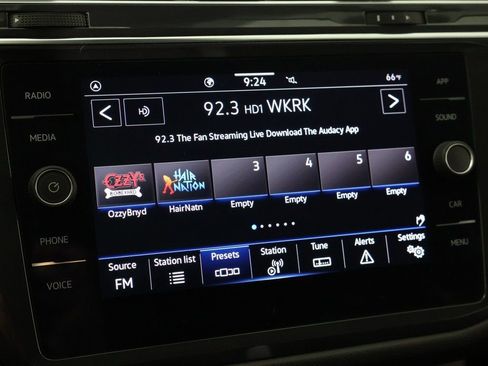 Used 2022 Volkswagen Tiguan SE w/ Panoramic Sunroof Package image 47