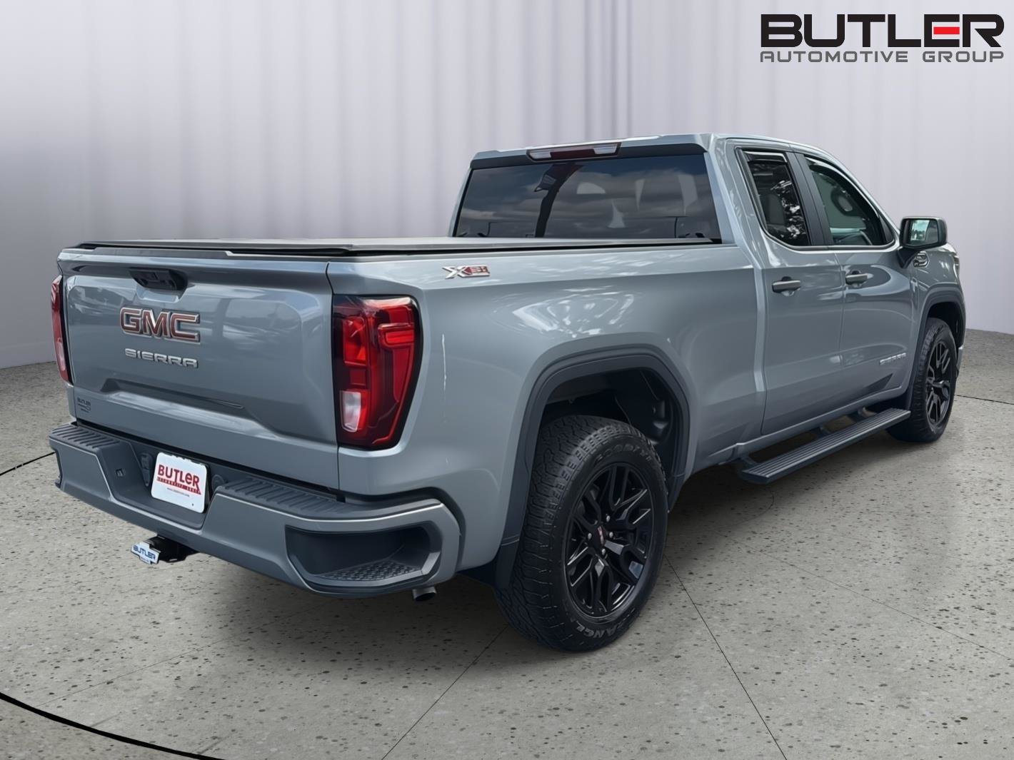Used 2023 GMC Sierra 1500 Pro w/ Graphite Edition AWD/4WD image 6