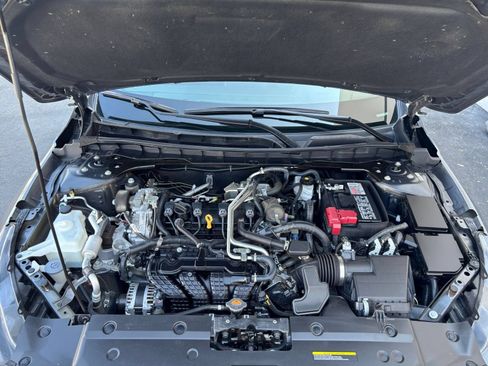 Used 2025 Nissan Altima 2.5 SV FWD image 32