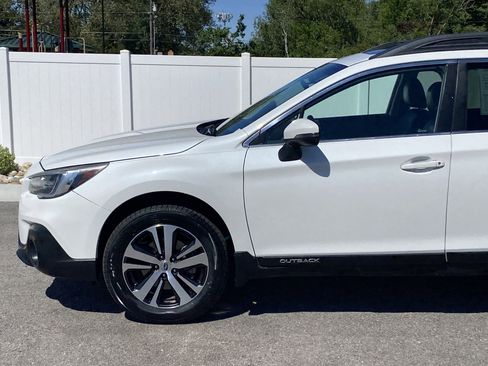 Used 2019 Subaru Outback 3.6R Limited w/ Popular Package #2 AWD/4WD image 2