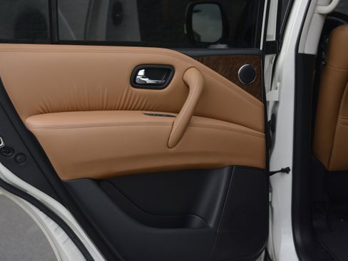 Used 2017 INFINITI QX80 Signature Edition RWD image 27