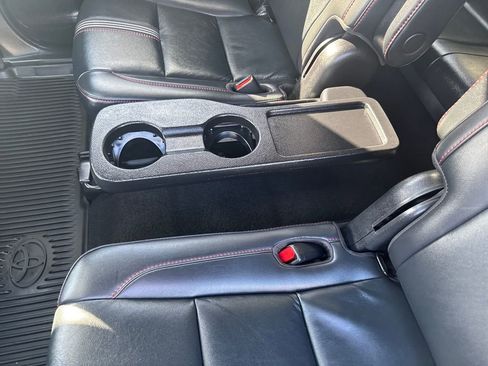 Used 2019 Toyota Highlander SE image 36