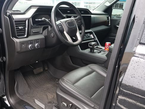 Used 2023 GMC Sierra 1500 Denali w/ Technology Package AWD/4WD image 11