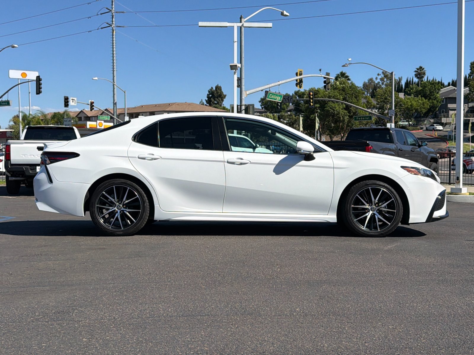 Used 2024 Toyota Camry SE FWD image 6