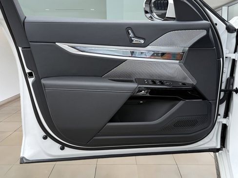 New 2025 BMW 760i xDrive image 18