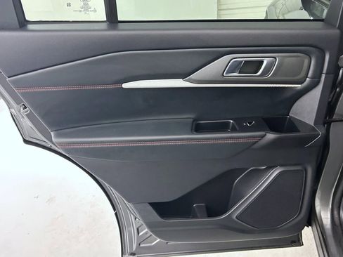 Used 2025 Ford Explorer ST-Line w/ ST-Line Street Pack image 22