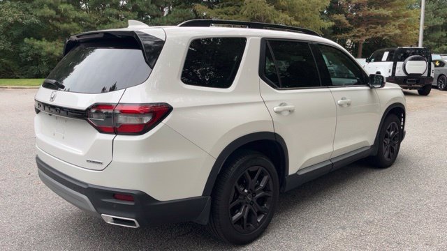 Used 2025 Honda Pilot Touring image 9