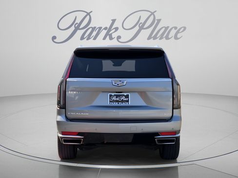 Used 2023 Cadillac Escalade ESV Premium Luxury AWD/4WD image 4