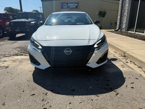 Used 2025 Nissan Altima 2.5 SV FWD image 3