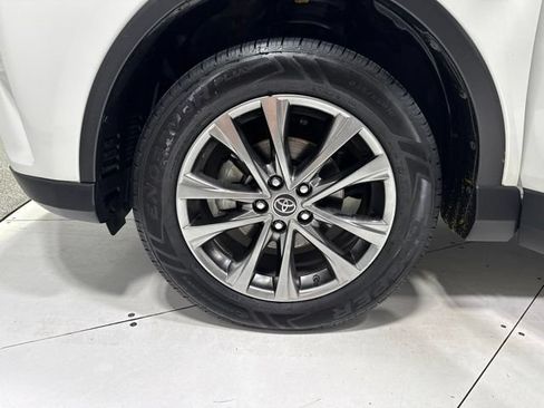 Used 2018 Toyota RAV4 Limited w/ Carpet Mat Package FWD image 9