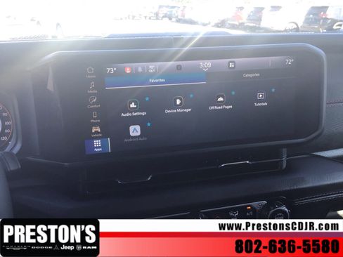 Used 2025 Jeep Wrangler Unlimited Rubicon AWD/4WD image 16