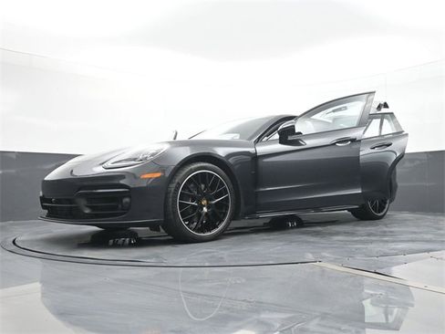 Certified 2023 Porsche Panamera 4 w/ Assistance Package image 31